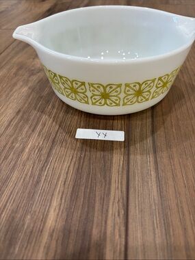 Pyrex Verde Square Flower 472
